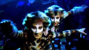 Dre Varley and Jo Gibb as Mungojerrie and Rumpleteazer